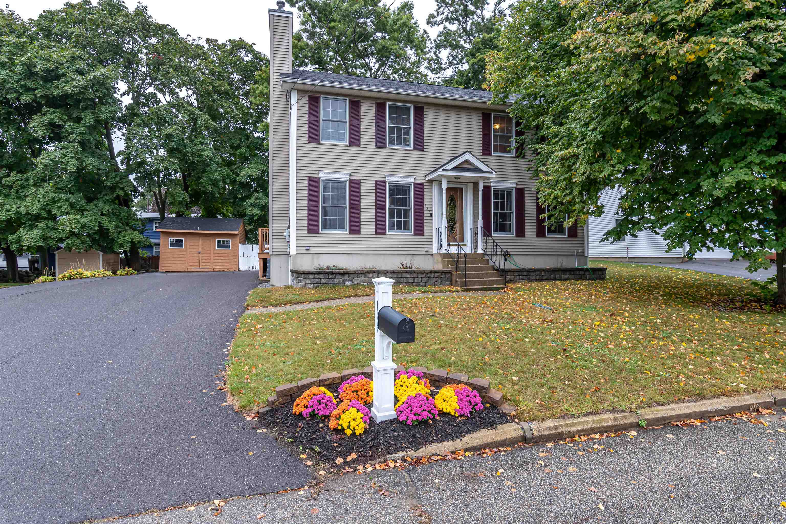 Wedgewood Ln, Manchester, NH 03109