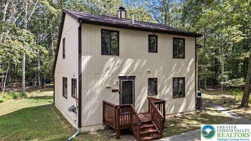 134 Oakenshield Dr, Tamiment, PA, 18371-9453 | Card Image