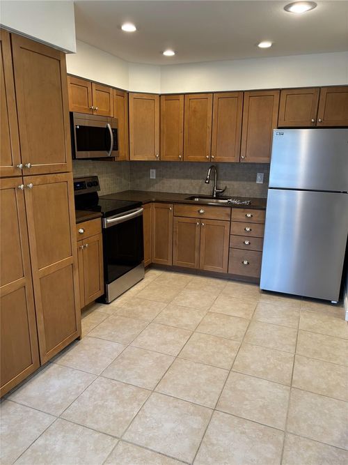 210-210 Farber Dr, West Babylon, NY, 11704-5143 | Card Image