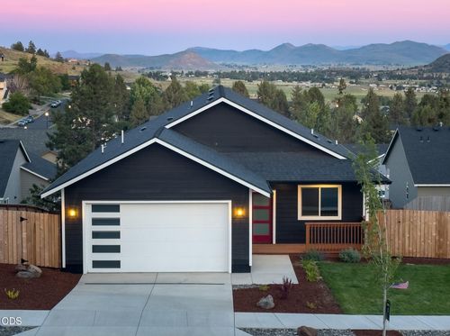 139-1176 Orange Blossom Dr, Klamath Falls, OR, 97601-8782 | Card Image