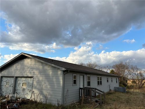 10604 N Highway 43, Maysville, AR, 72747-8815 | Card Image