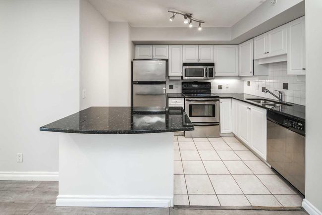 1305 - 650 10 St Sw, Condo with 2 bedrooms, 2 bathrooms and 1 parking in Calgary AB | Image 11