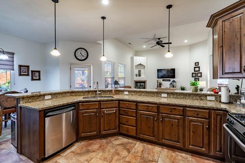 2246 Sonoma Ln, St George, UT, 84770-8428 | Card Image