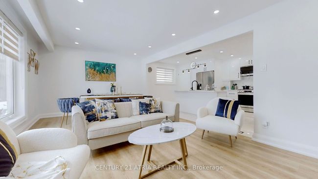 24 Collins Cres, House other with 5 bedrooms, 3 bathrooms and 6 parking in Aurora ON | Image 4