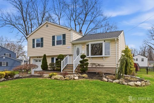 215 Oakmanor Pkwy, South Plainfield, NJ, 07080-4924 | Card Image