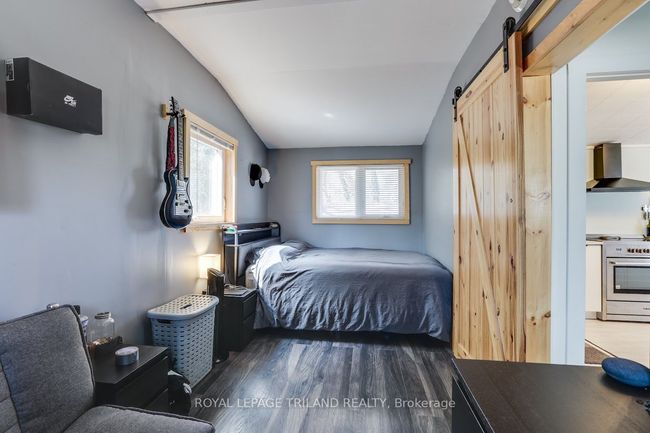 7933 Katharine Cres, House other with 2 bedrooms, 1 bathrooms and 5 parking in Port Franks ON | Image 14