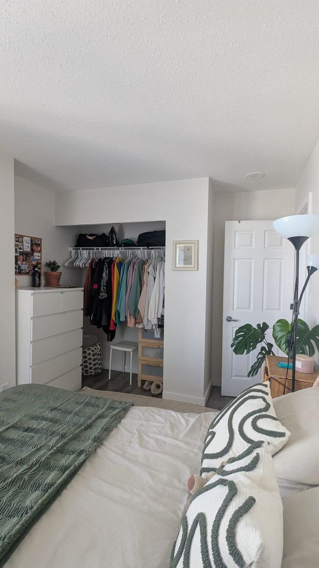 Bedroom with a textured ceiling, a closet, and baseboards | Image 16