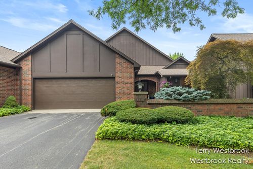 6051 N Gatehouse Dr Se, Grand Rapids, MI, 49546-7013 | Card Image