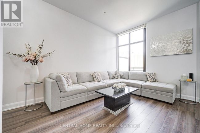 210 - 2910 Highway 7 Road, Condo with 2 bedrooms, 1 bathrooms and 1 parking in Vaughan (Concord) ON | Image 7