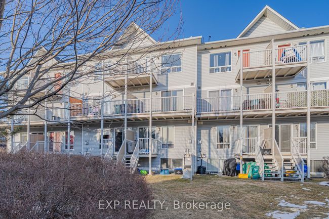 254 Cresthaven Dr, Condo with 2 bedrooms, 3 bathrooms and 1 parking in Ottawa ON | Image 4
