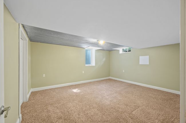Bedroom with Egress Window | Image 29