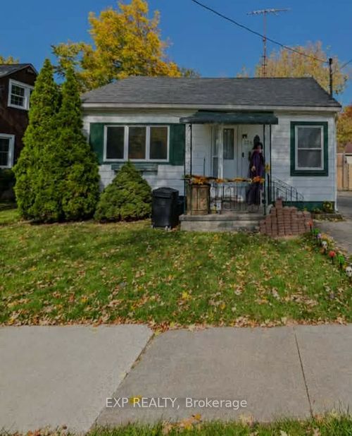 221 Henrietta St, Fort Erie, ON, L2A2K6 | Card Image