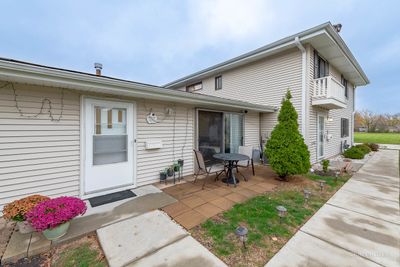 126 - 126 Cotuit Court, Home with 2 bedrooms, 1 bathrooms and 1 parking in Schaumburg IL | Image 2