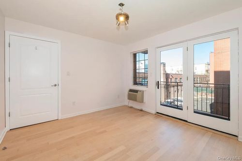 apt-3f-3286 41st St, Astoria, NY, 11103-3501 | Card Image