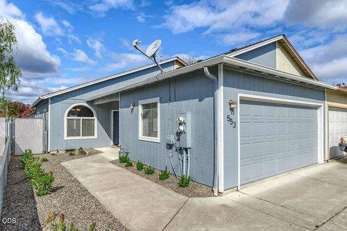 553 Mountain View Dr, Central Point, OR, 97502-4845 | Card Image