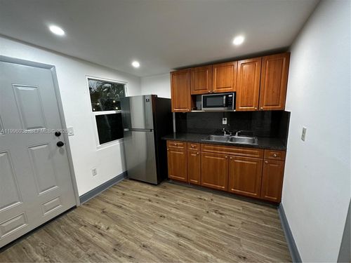 1-571 Sw 71st Pl, Miami, FL, 33144-2753 | Card Image