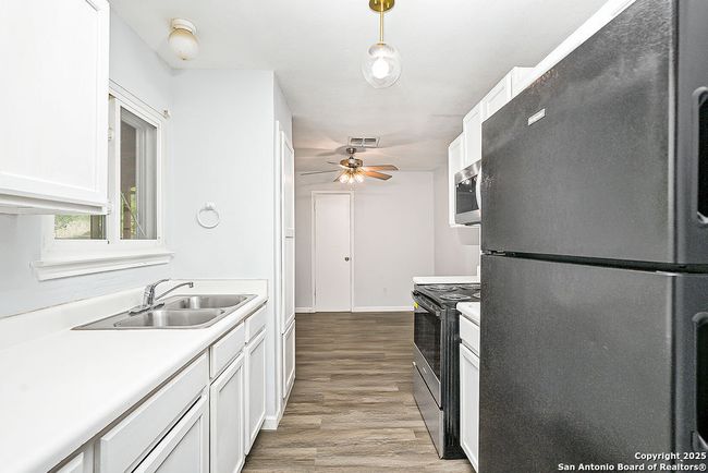 12215 - 12215 Stoney Xing, Townhouse with 3 bedrooms, 3 bathrooms and null parking in San Antonio TX | Image 8