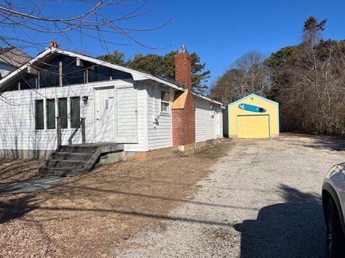61 Middle Pond Rd, Southampton, NY, 11968-4347 | Card Image