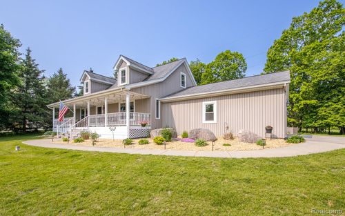 1020 Meadow Lake Ln, Ortonville, MI, 48462-8958 | Card Image