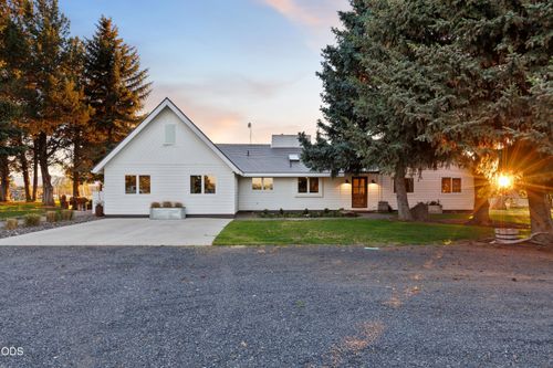66300 White Rock Loop, Bend, OR, 97703-8168 | Card Image