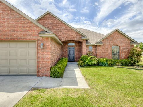 640 Sw 7th St, Moore, OK, 73160-2513 | Card Image