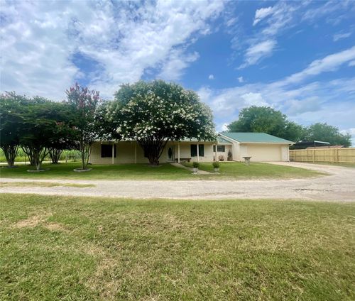 612 N 1st St W, Mount Calm, TX, 76673-3212 | Card Image
