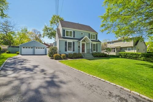 61 Wayne Blvd, Madison, NJ, 07940-1218 | Card Image