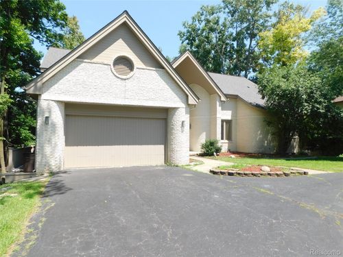 5918 Glen Eagles Dr, West Bloomfield, MI, 48323-2208 | Card Image