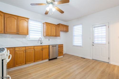 16 Major St, Clifton, NJ, 07013-2902 | Card Image