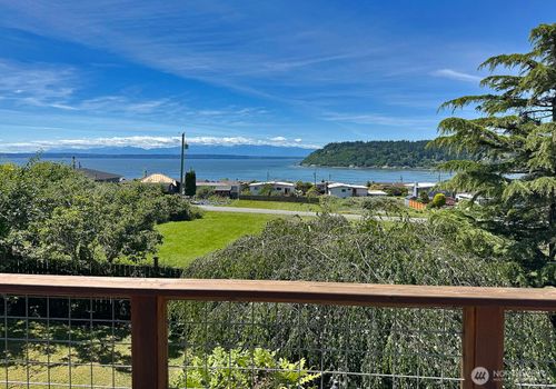 8216 Whidbey Drive, Clinton, WA, 98236 | Card Image