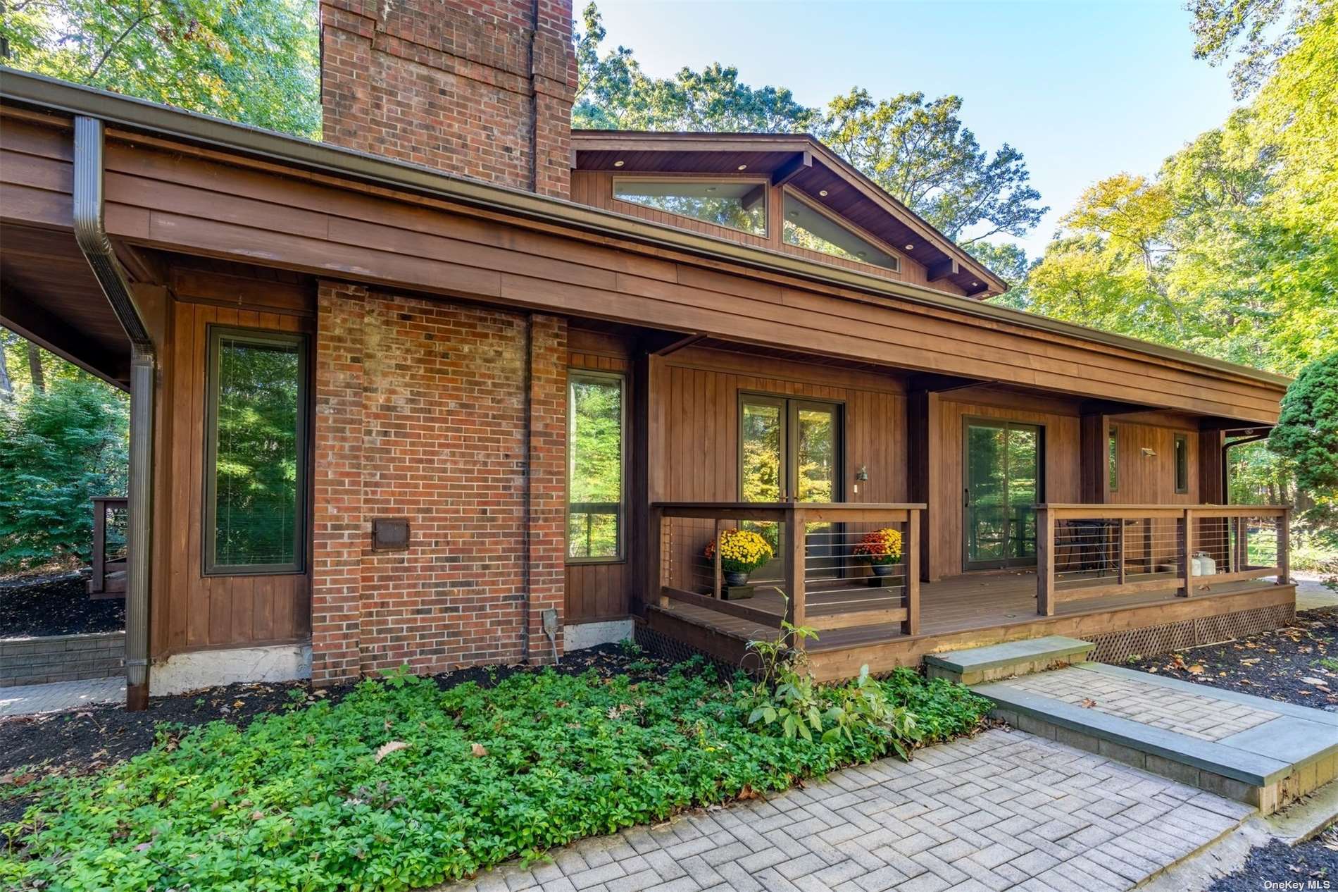Oakwood Dr, Lloyd Harbor, NY 11743