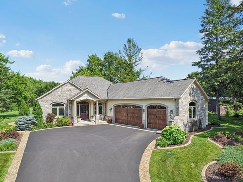 W276N1728 Spring Creek Drive, Pewaukee, WI, 53072 | Card Image