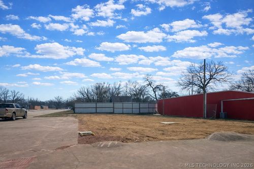 301 W 12th St, Ada, OK, 74820-6405 | Card Image