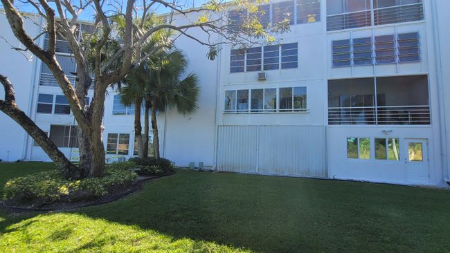 209 Greenbrier A, Condo with 2 bedrooms, 2 bathrooms and null parking in West Palm Beach FL | Image 29