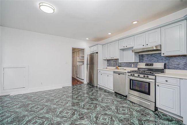 592 39 Th St, Home with 5 bedrooms, 2 bathrooms and null parking in Brooklyn NY | Image 7