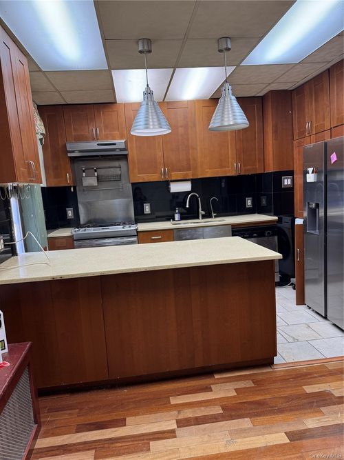 5f-2922 Barnes Avenue, New York, NY, 10467 | Card Image