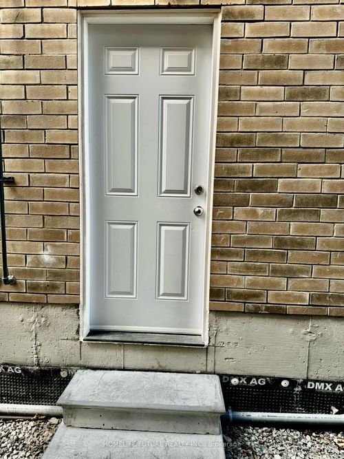 bsmt-1121 Cameo St, Pickering, ON, L1X0L7 | Card Image