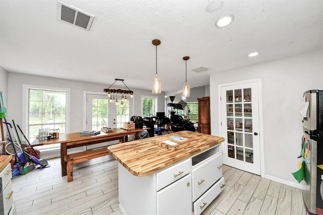 6502 S Highway 35, House other with 5 bedrooms, 3 bathrooms and 3 parking in Alvin TX | Image 13