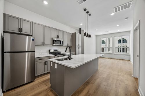 b202-2010 Commerce Street, Dallas, TX, 75201 | Card Image