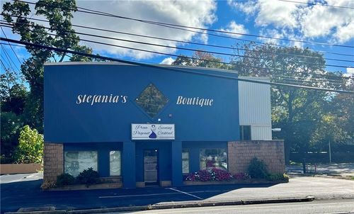 892 Oaklawn Ave, Cranston, RI, 02920-2641 | Card Image