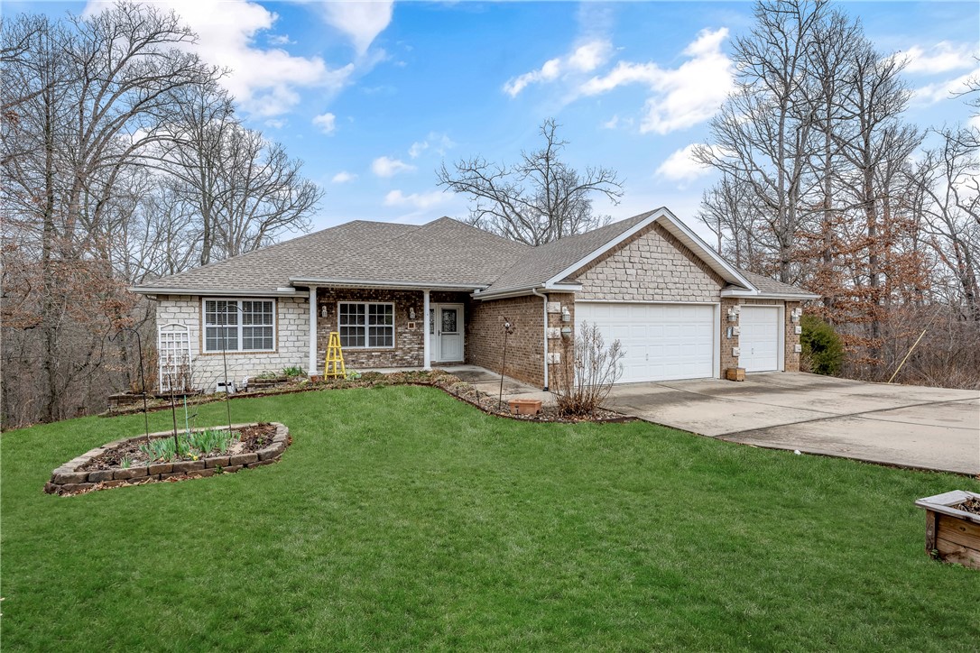 13 Lockton Drive, For Sale in Bella Vista Zoocasa