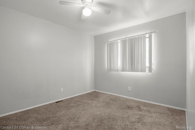 18949 Kenosha St, House other with 3 bedrooms, 2 bathrooms and null parking in Harper Woods MI | Image 10