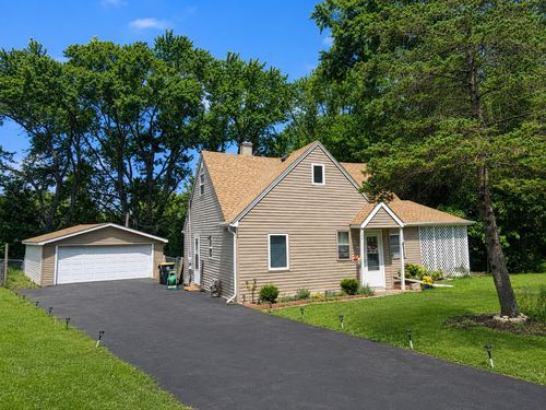 924 Hillwood Cir, Round Lake Beach, IL, 60073-2327 | Card Image