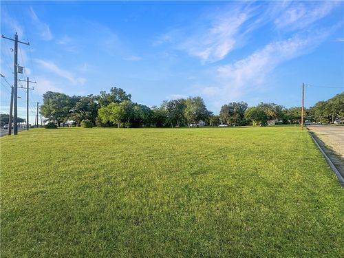 1302 N Saint Marys Street, Beeville, TX, 78102 | Card Image