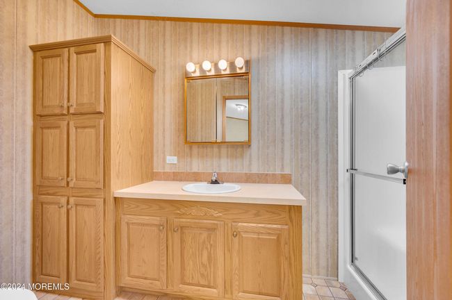 En suite Bathroom | Image 12