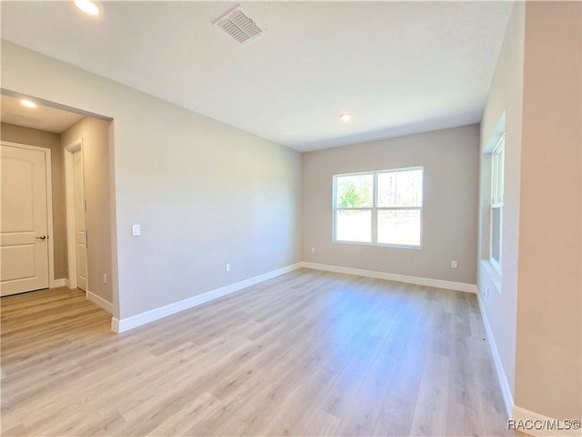 LARGE DINING ROOM | Image 44