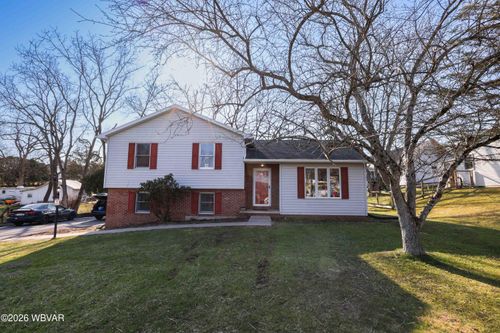 18 Woodbryn Dr, Williamsport, PA, 17701-9200 | Card Image