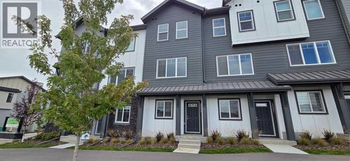2223 81 St Sw, Calgary, AB, T3H | Card Image