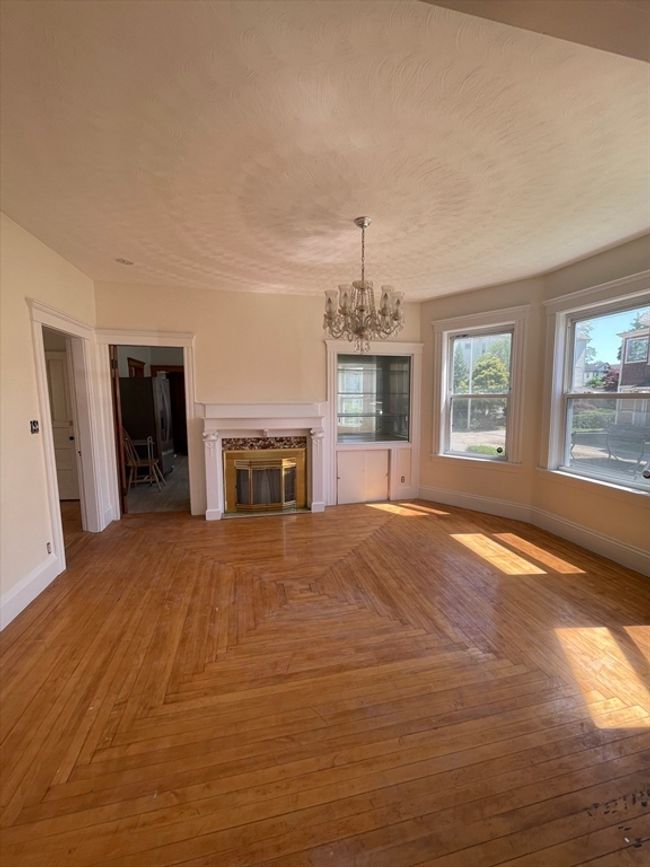 APT-1 - 137 Vernon St, Condo with 2 bedrooms, 1 bathrooms and 2 parking in Worcester MA | Image 5