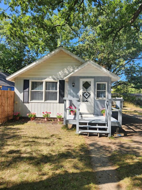 1873 Valley St, Muskegon, MI, 49442-5927 | Card Image